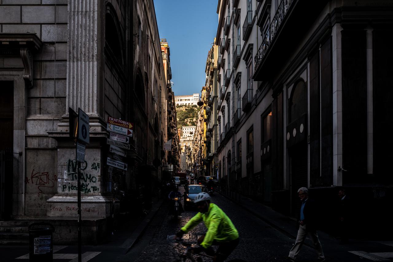 Art Suite Nel Cuore Di Napoli Экстерьер фото