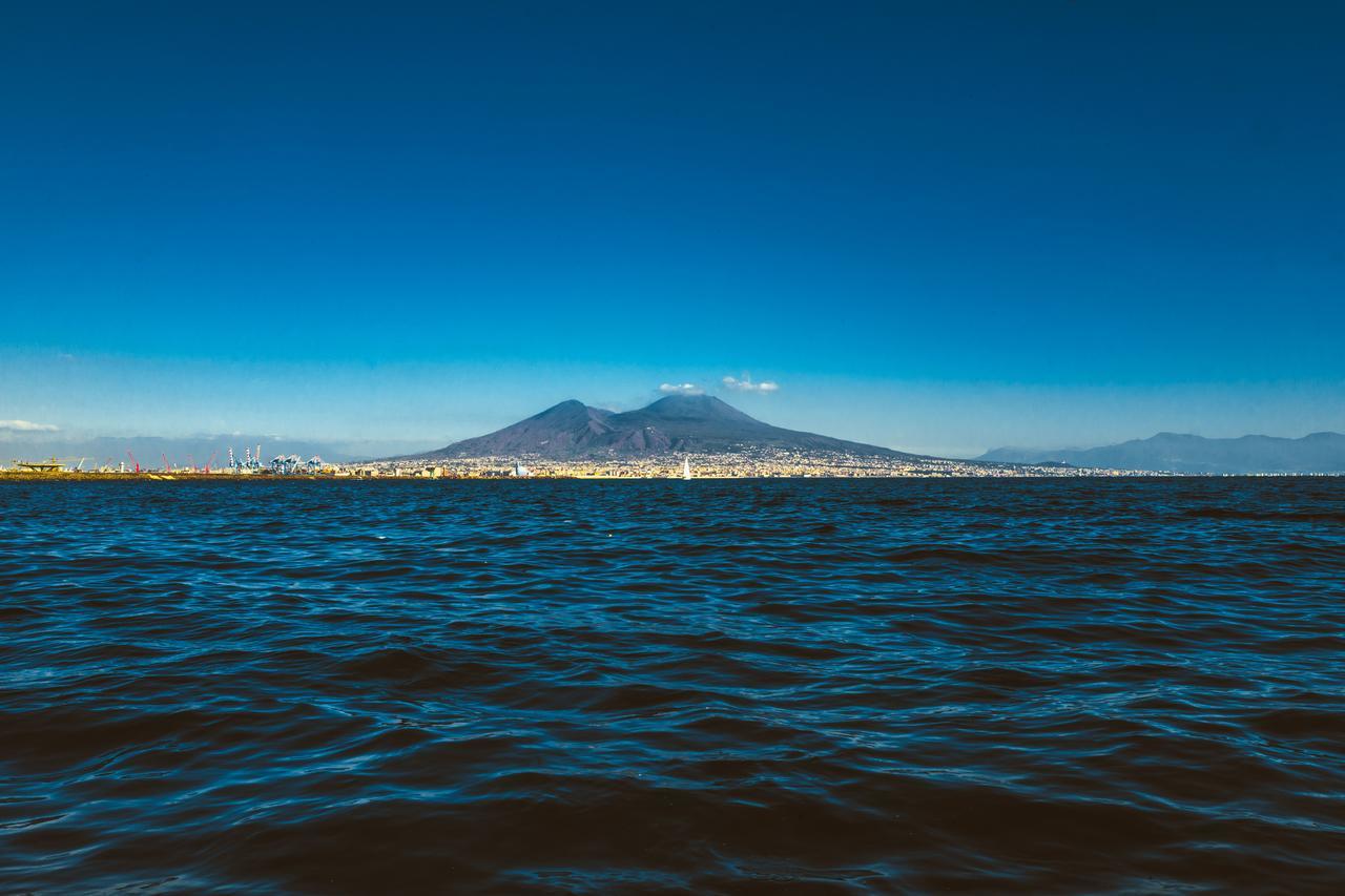 Art Suite Nel Cuore Di Napoli Экстерьер фото