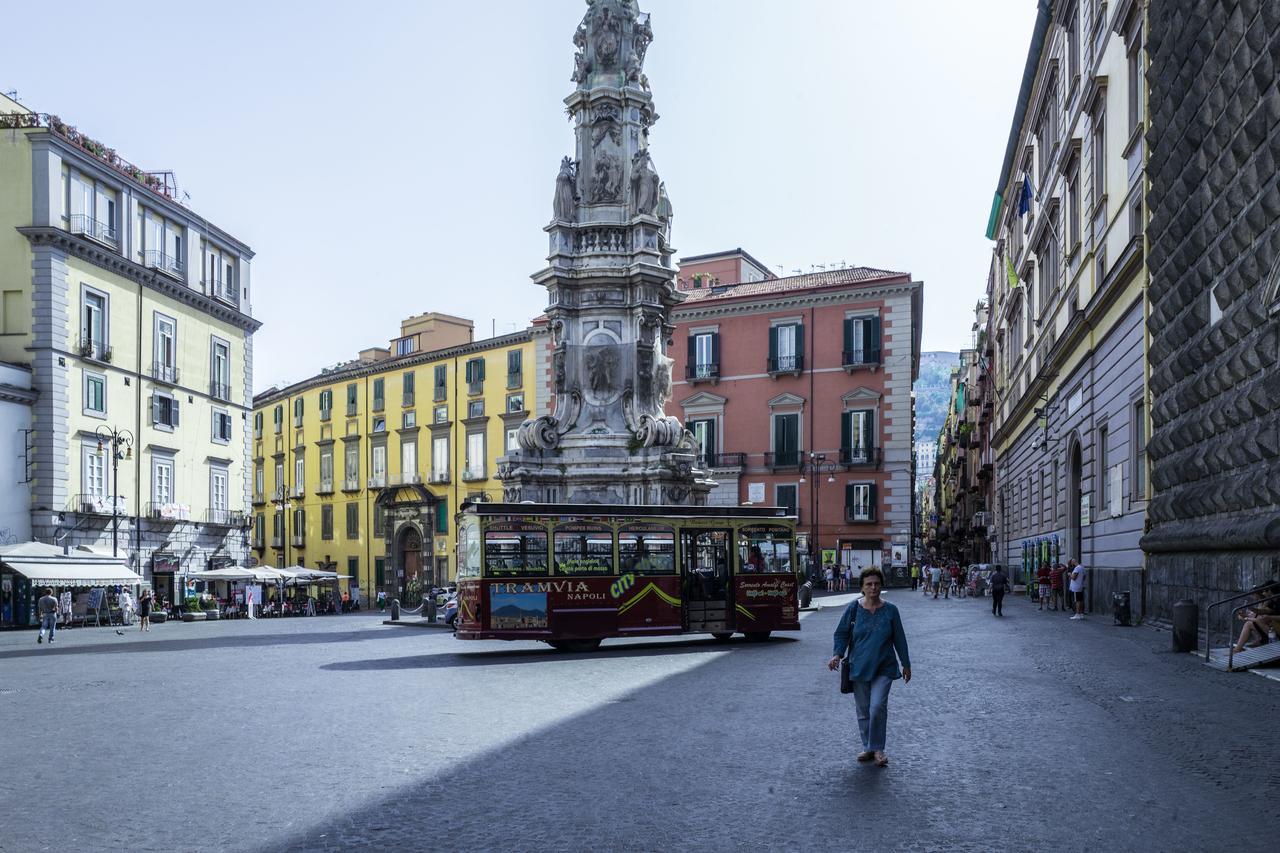 Art Suite Nel Cuore Di Napoli Экстерьер фото